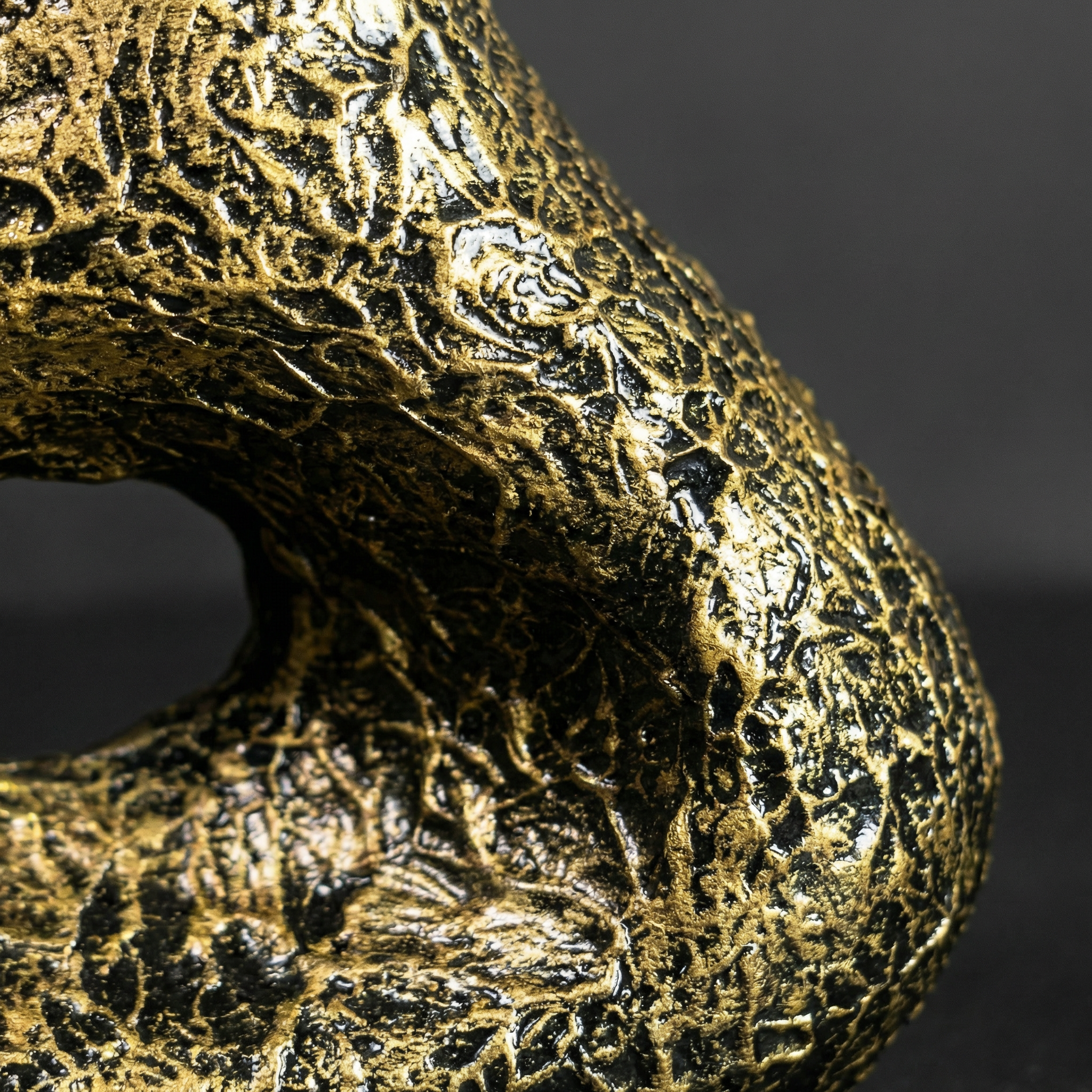 Aureline Relic Void Vase